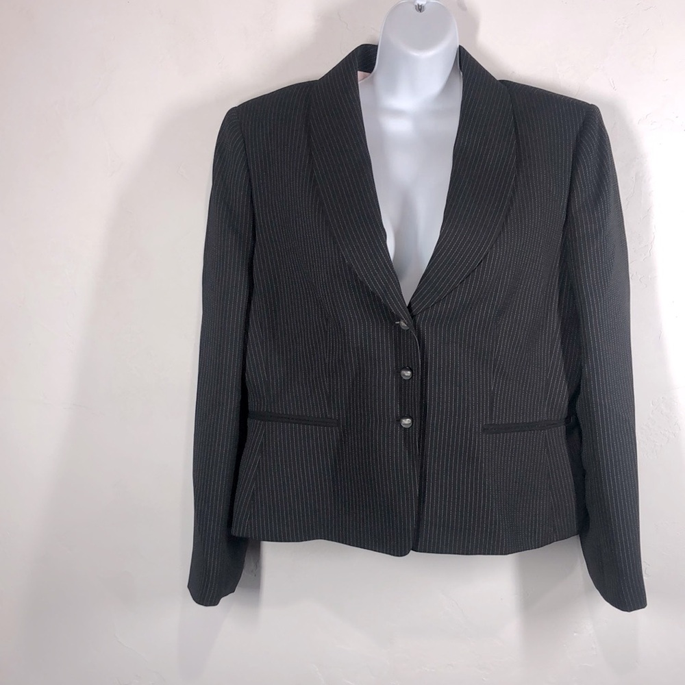 Tahari black pinstripe blazer size 14P